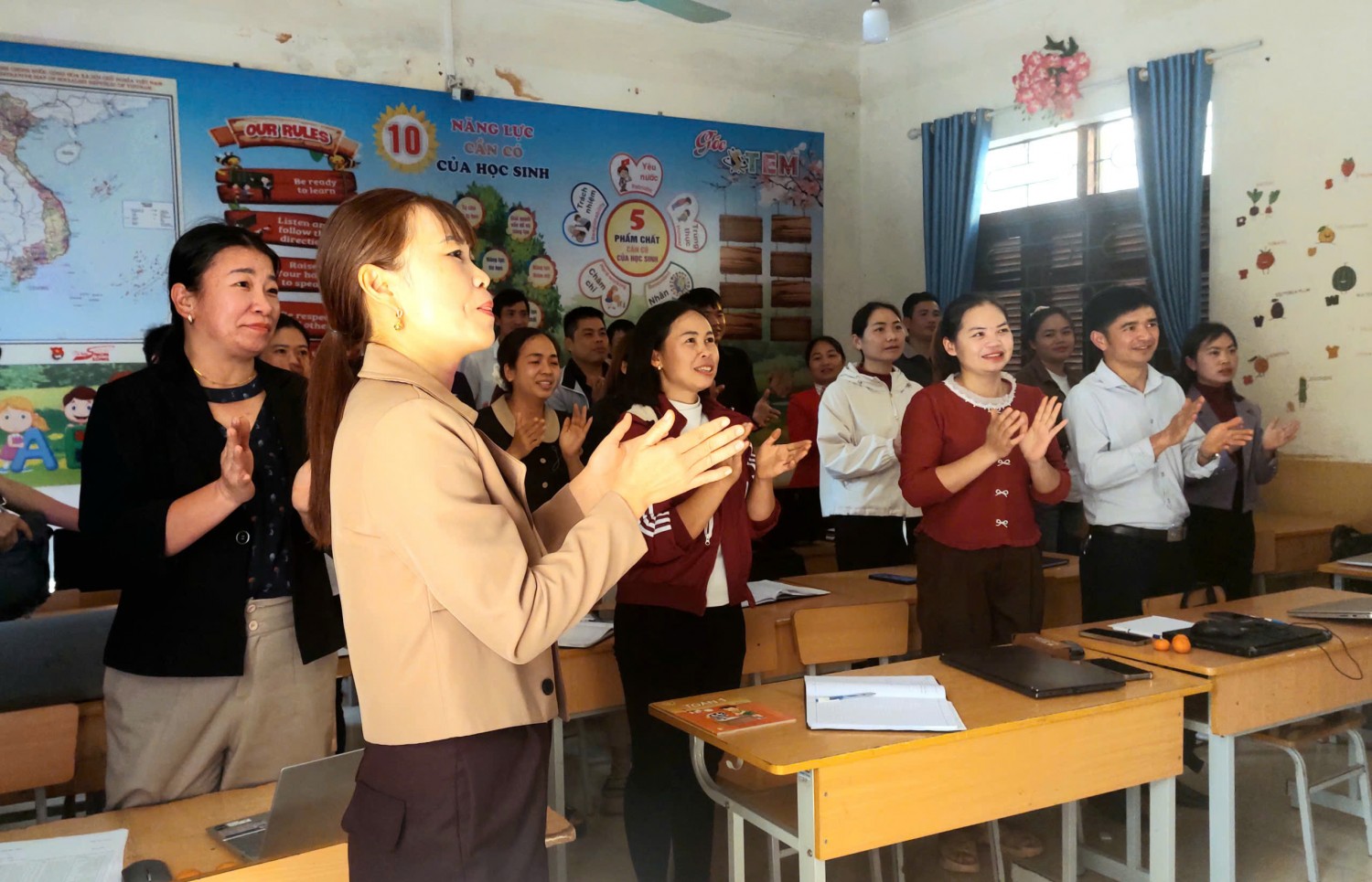 TRƯỜNG PTDTBT TH CHÀ TỞ TỔ CHỨC SINH HOẠT CHUYÊN ĐỀ “ỨNG DỤNG AI TRONG DẠY HỌC MÔN TOÁN Ở TIỂU HỌC”