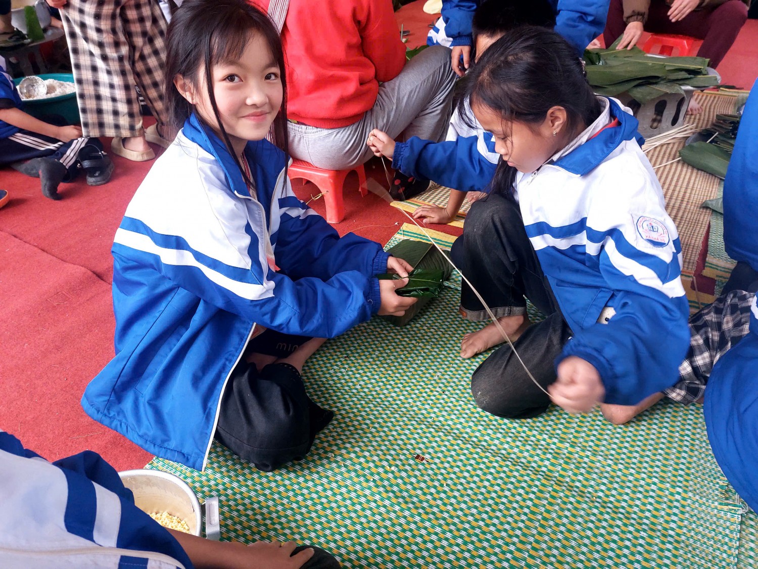 TRƯỜNG PTDTBT TIỂU HỌC CHÀ TỞ RỘN RÀNG CHƯƠNG TRÌNH “XUÂN GẮN KẾT – TẾT YÊU THƯƠNG, GÓI BÁNH CHƯNG CHO EM”