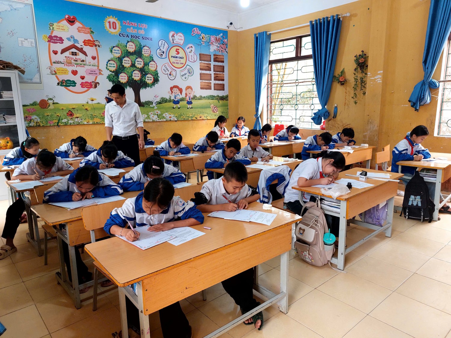 TRƯỜNG PTDTBT TIỂU HỌC CHÀ TỞ TỔ CHỨC GIAO LƯU “VIẾT CHỮ ĐẸP” CẤP TRƯỜNG NĂM HỌC 2025–2026